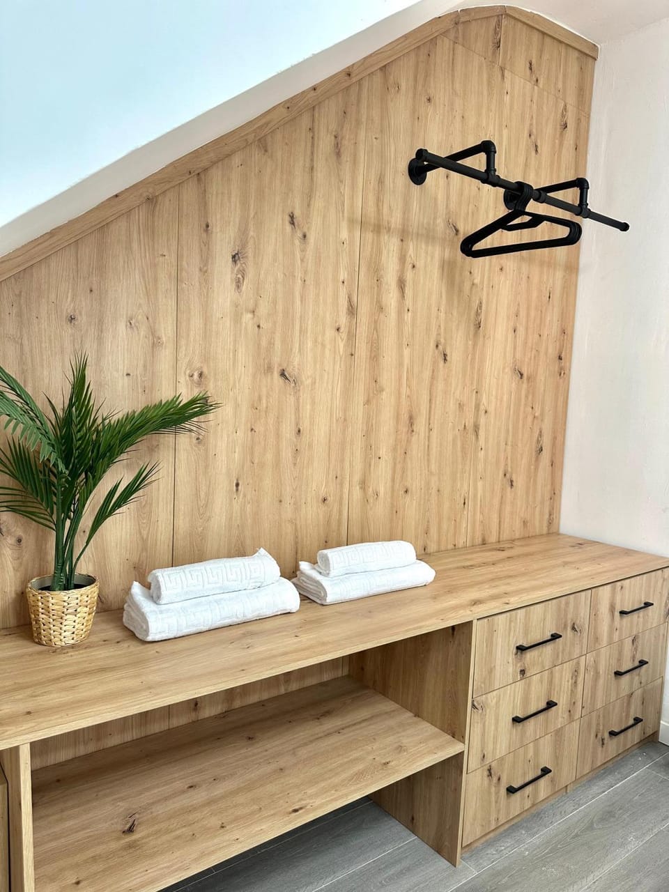 towels, wardrobe