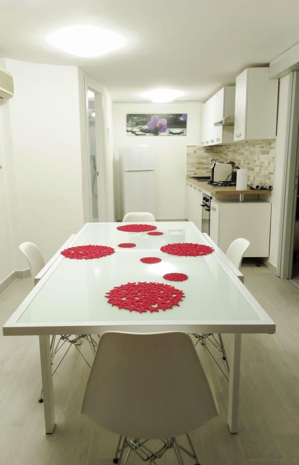 Kitchen or kitchenette, Dining area, stove