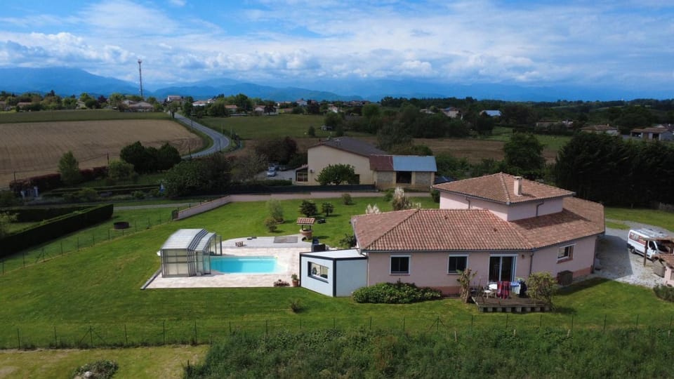 Property building, Natural landscape, Mountain view, Swimming pool, sunbed