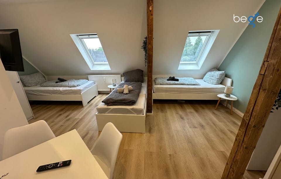 Photo of the whole room, Bedroom, towels