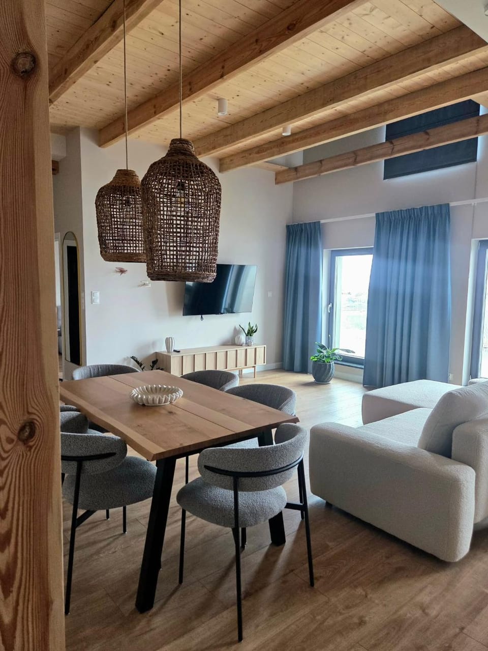 Living room, Seating area, Dining area