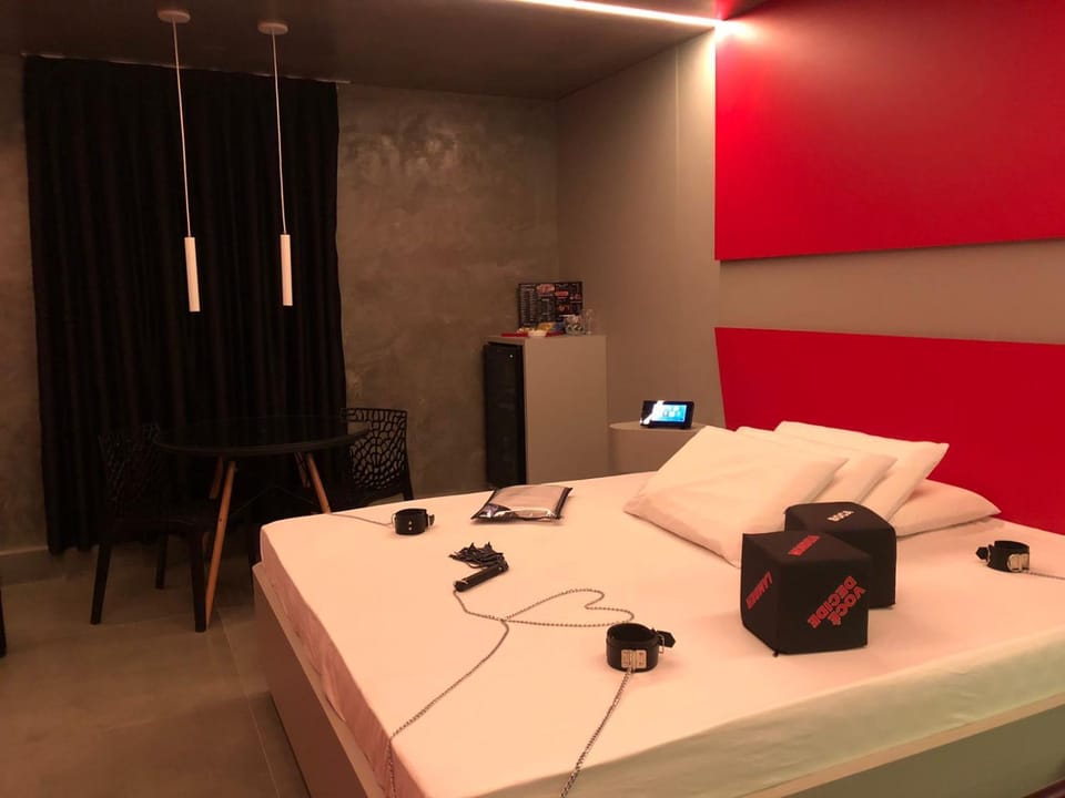 Bed, TV and multimedia, Photo of the whole room, Evening entertainment, Bedroom, Entertainment, Meals, air conditioner