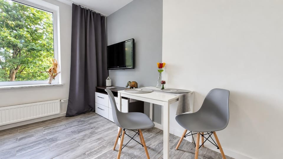 Communal lounge/ TV room, TV and multimedia, Living room, Seating area, Dining area, Evening entertainment