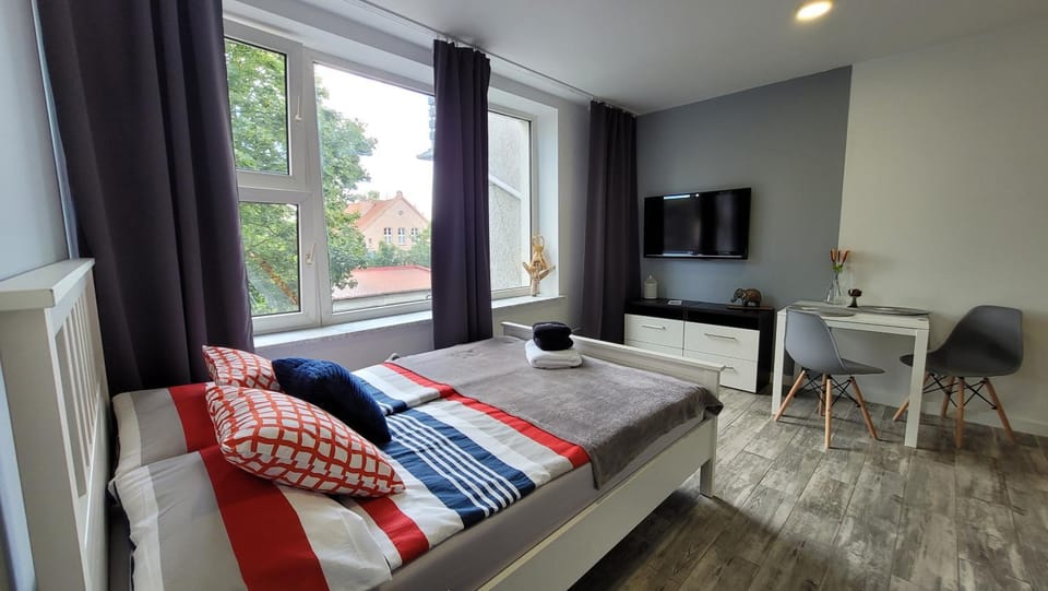 Communal lounge/ TV room, Bed, TV and multimedia, Living room, Photo of the whole room, Seating area, Dining area, Evening entertainment, Bedroom