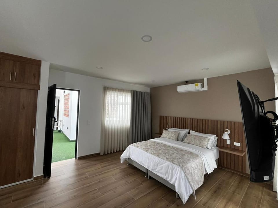 Bed, Bedroom, air conditioner