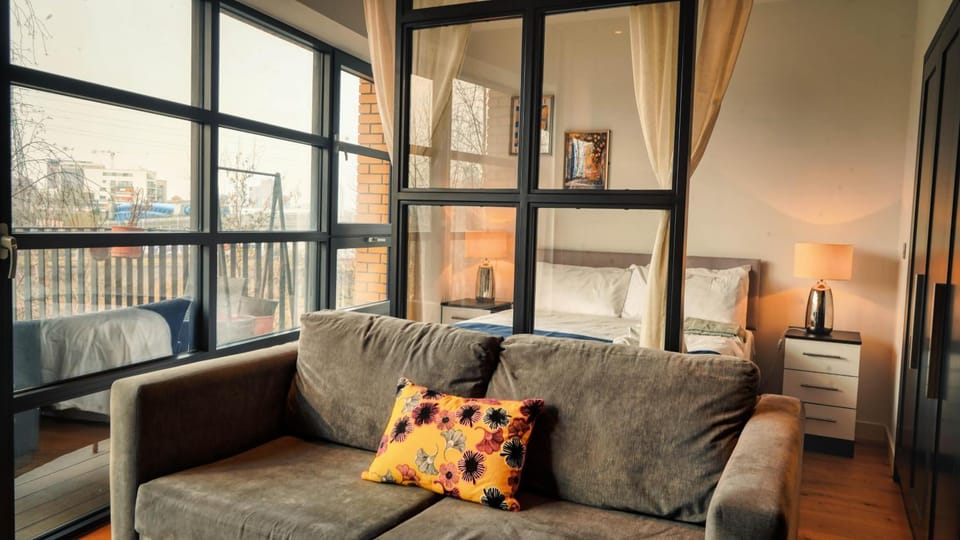 London City Island 1 Bedroom Luxury Apartments, Private Balcony Apartment in London