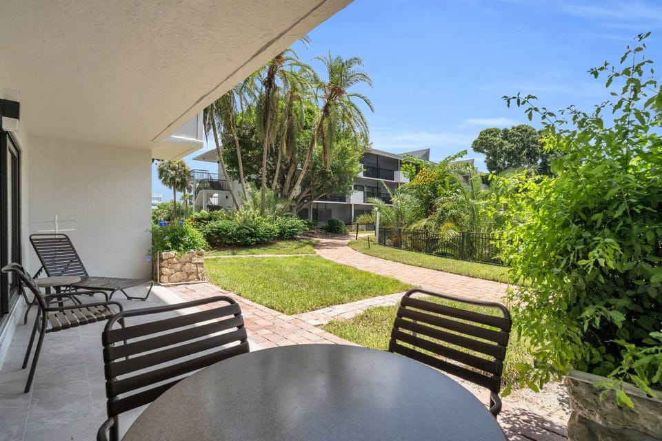 First Floor With Resort View House in Naples