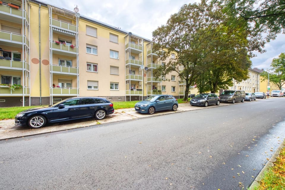 Property building, Day, Neighbourhood, Street view, Location, Parking