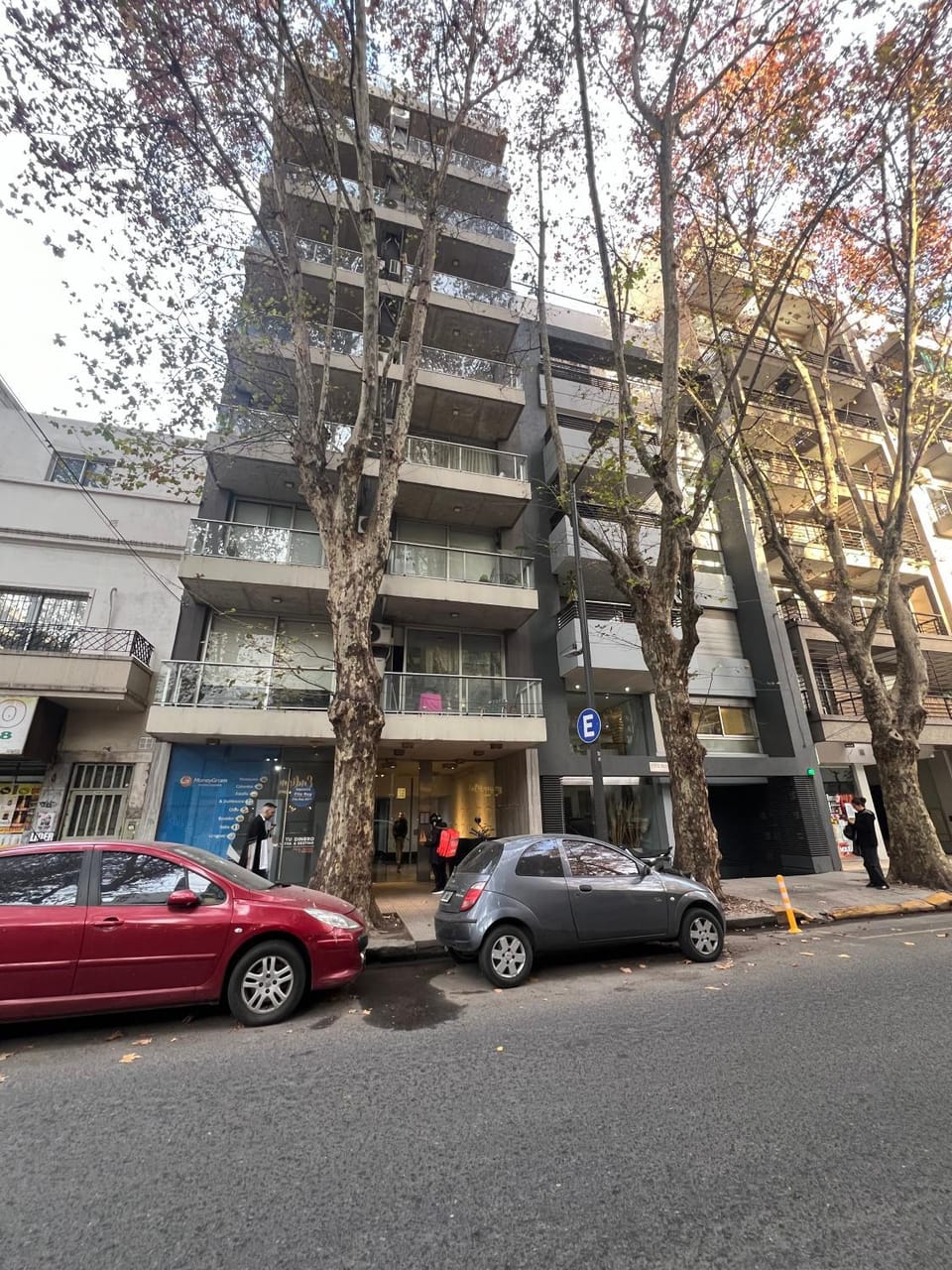 Property building, Day, Neighbourhood, Street view, Location, Parking