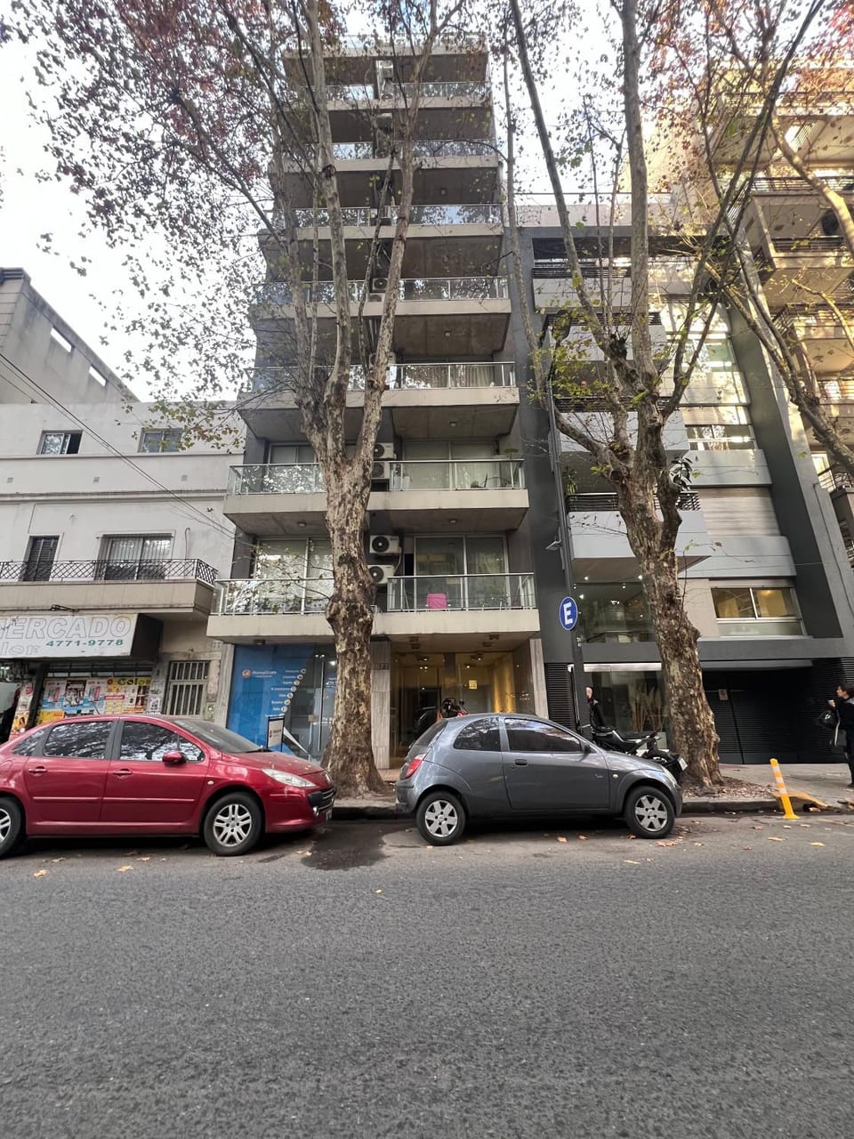 Property building, Facade/entrance, Day, Neighbourhood, Street view, Location, Parking