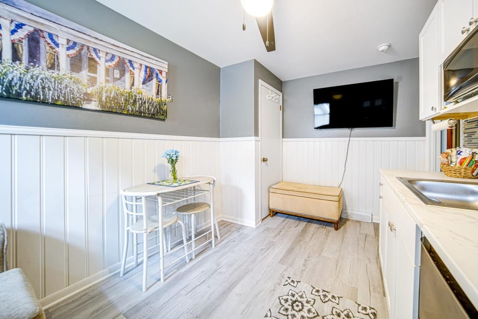 Charming Geneva Vacation Rental about 5 Mi to Lake! Apartment in Geneva