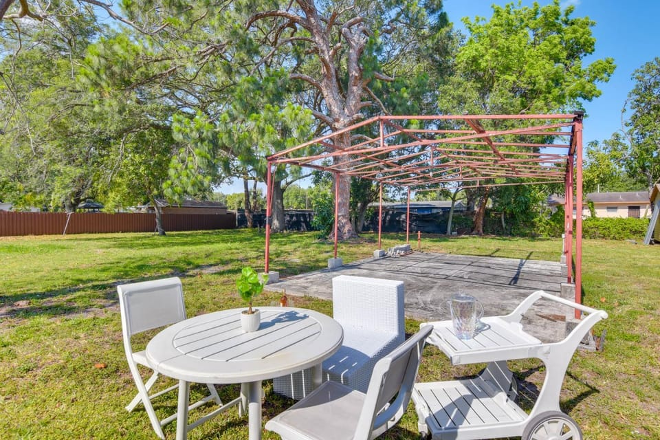Couple’s Miami Escape 5 Mi to Hard Rock Stadium! Apartment in Miami Gardens