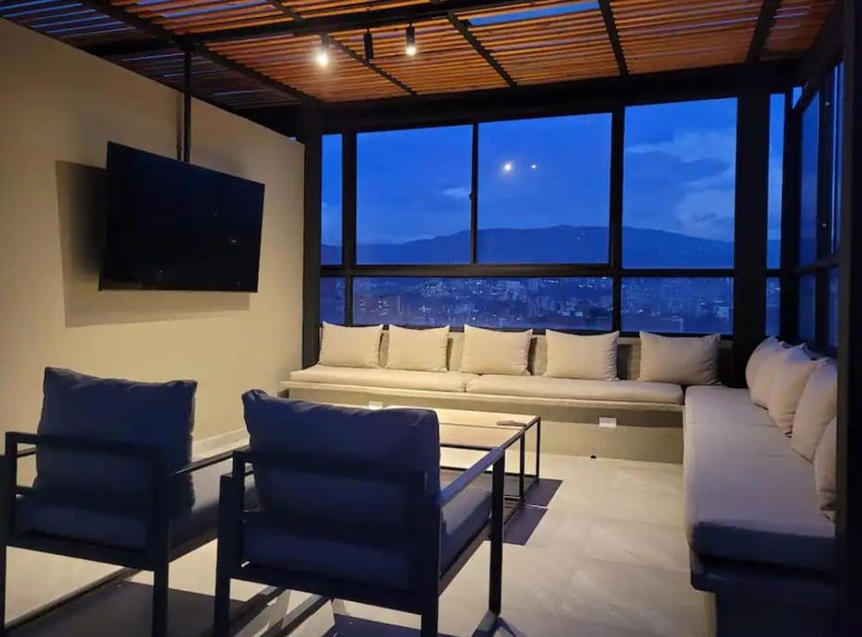 Communal lounge/ TV room