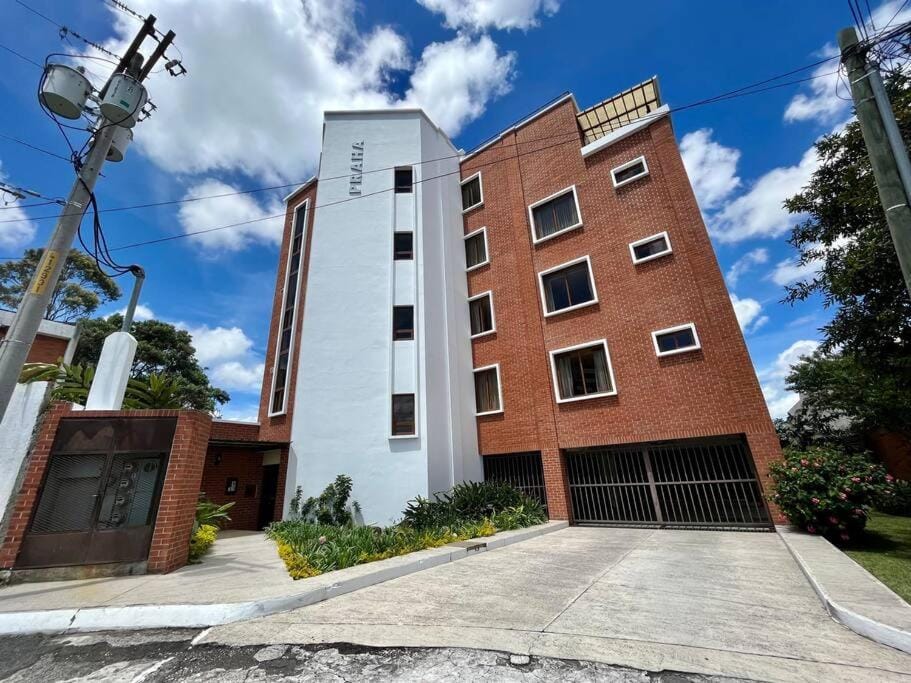 DP4 Spacious apartment, great views of the city Apartment in Guatemala City