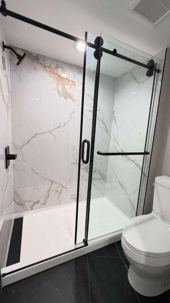 Shower, Toilet