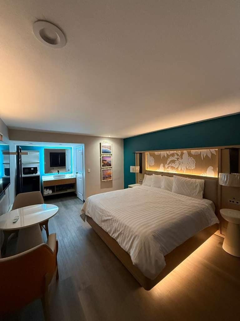 Harbor Bay Inn Motel in Costa Mesa