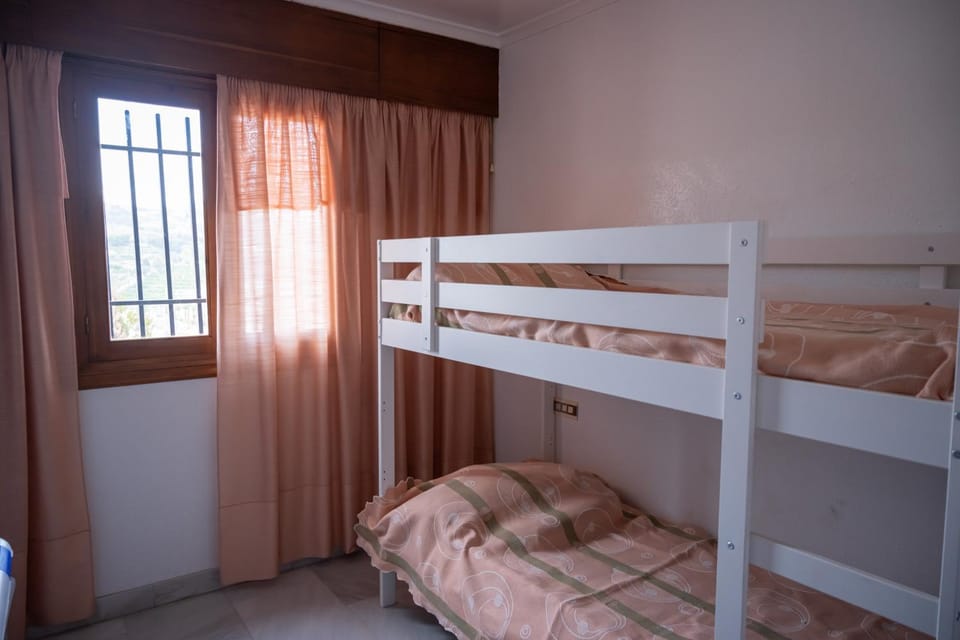 Bedroom, bunk bed