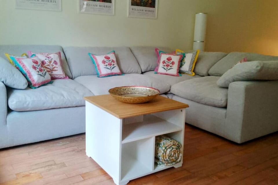 Birdsong Bungalow House in Port Dover