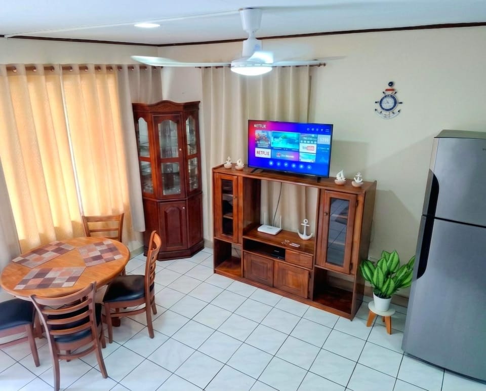 Casa del Pacífico en Puntarenas Centro con parqueo House in Alajuela Province
