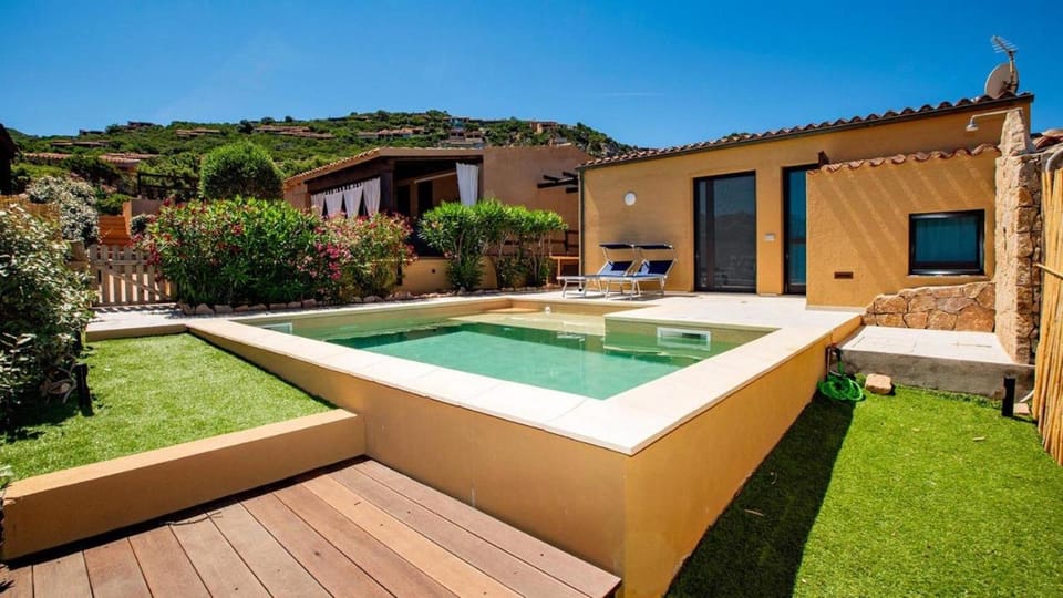 Property building, Spring, Day, Natural landscape, Garden, Garden view, Pool view, Swimming pool, sunbed