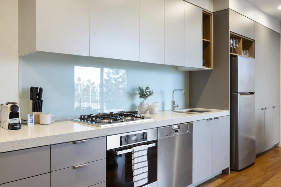 Oceanfront 2-Bed With Balcony & Study Nook Apartment in Geelong