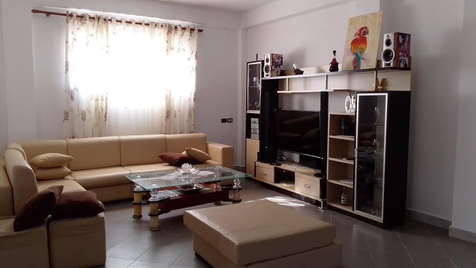 Communal lounge/ TV room, TV and multimedia, Living room, Seating area, Evening entertainment