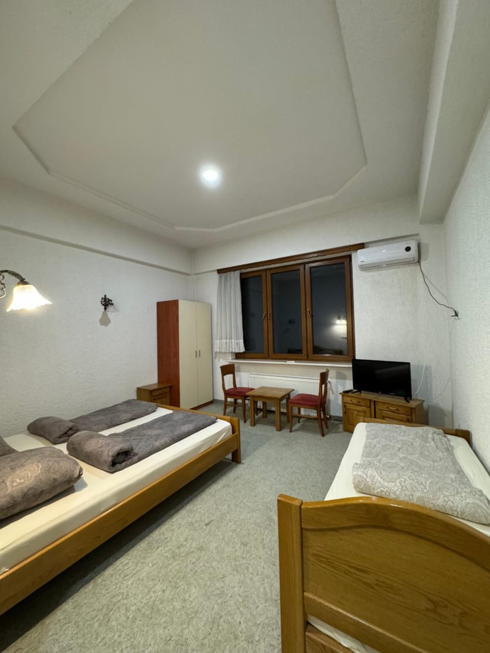 Bed, TV and multimedia, Photo of the whole room, Bedroom, air conditioner