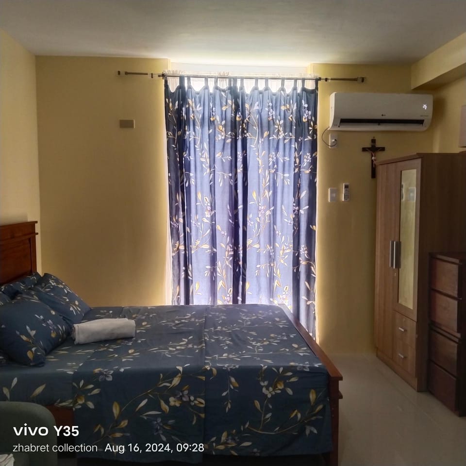 Bed, TV and multimedia, Photo of the whole room, internet, towels, wardrobe, air conditioner
