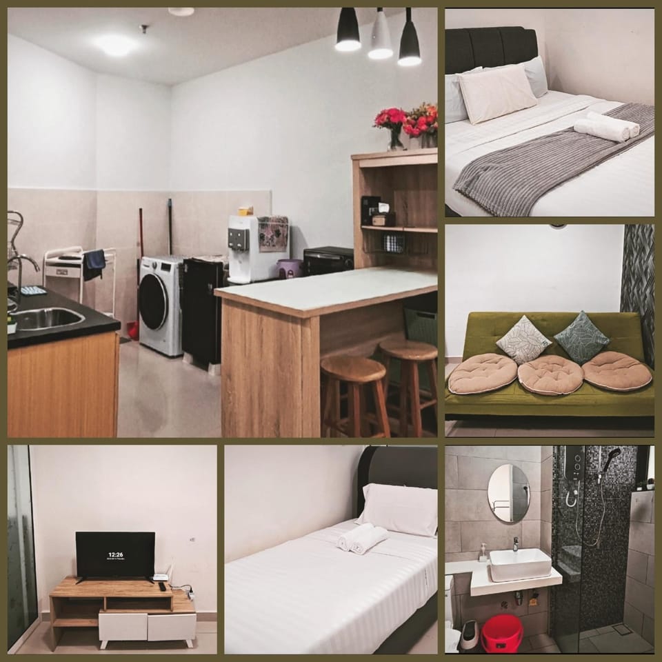 Toilet, Bed, Dining area