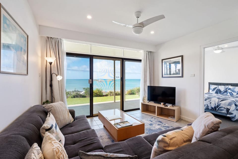 The Dolphins 1 Strangways Tce Port Elliot Beachfront Horseshoe Bay Apartment in Port Elliot
