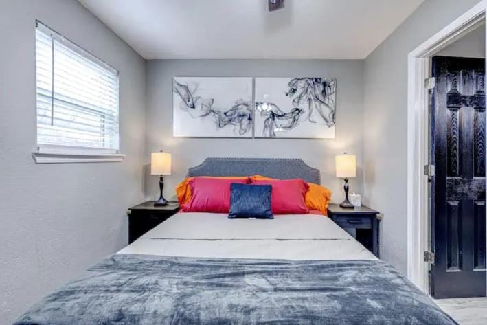 Charming 2BR in Central Lawton - Near Fort Sill Apartment in Lawton