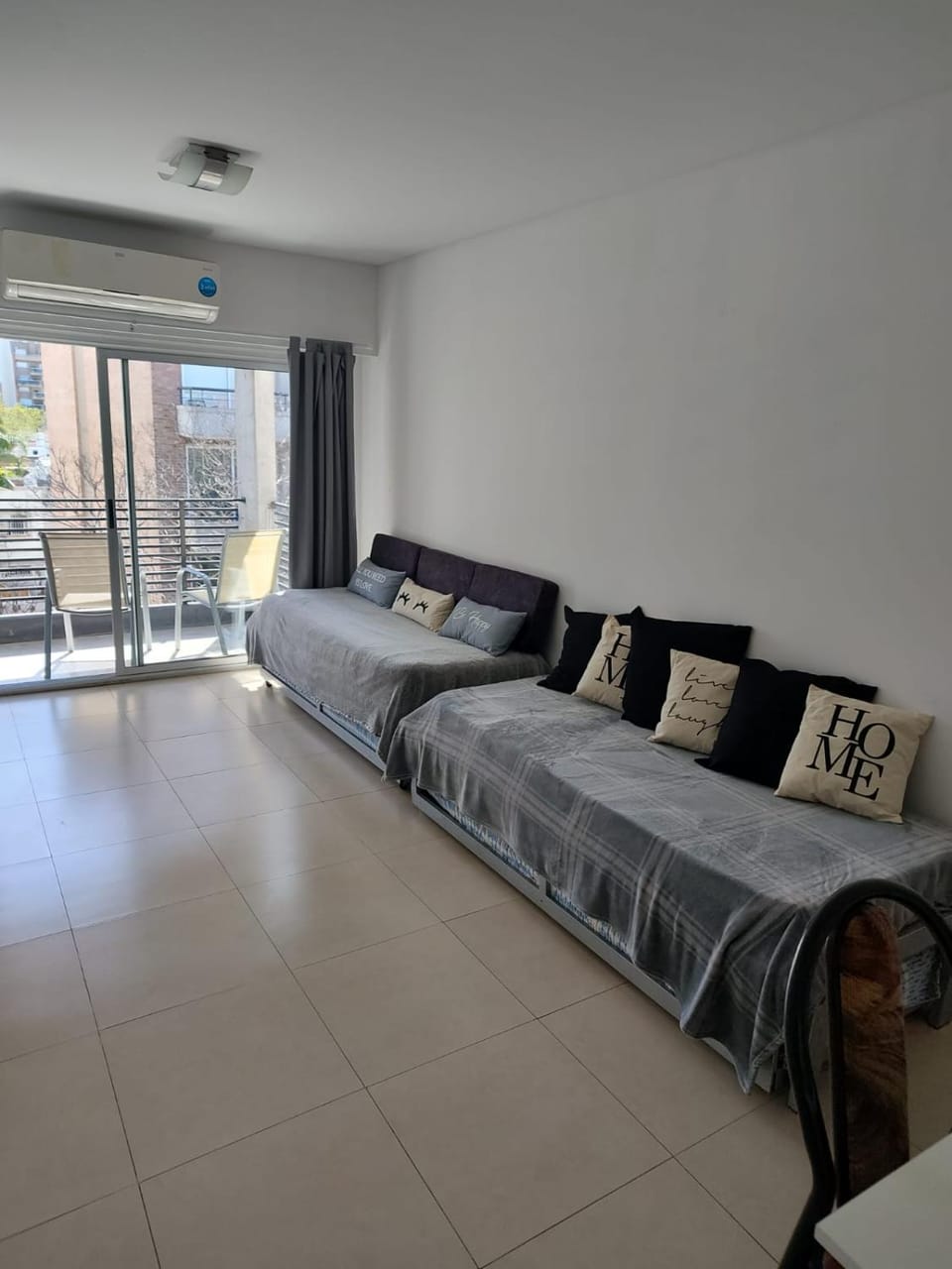 Bed, Seating area
