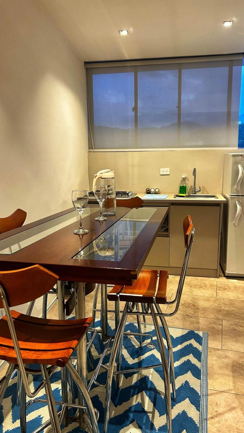 Kitchen or kitchenette, Dining area