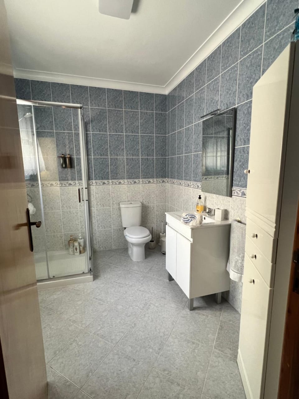 Shower, Bathroom, towels