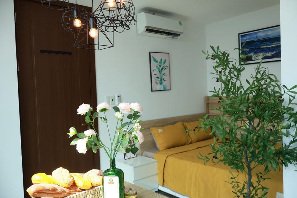 TV and multimedia, Living room, Seating area, air conditioner