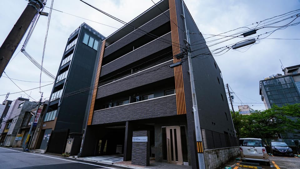 Property building, Location