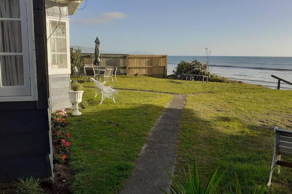 Beachfront bliss House in Wellington Region