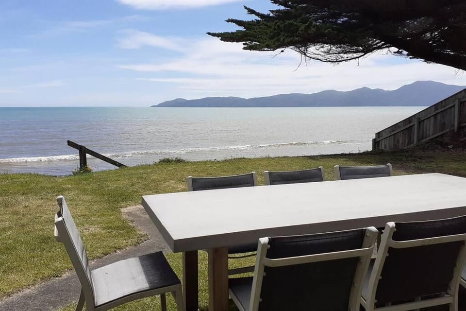 Beachfront bliss House in Wellington Region