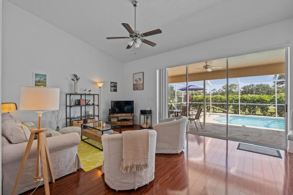 Tara Golf Club Exquisite 3 bedroom and Heated Pool Cottage Villa in Florida