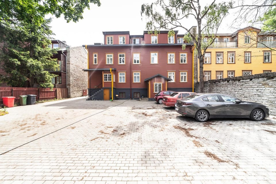 Inner courtyard view, Parking
