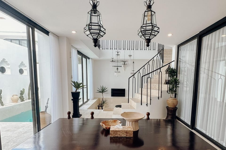 Living room, Seating area, Dining area