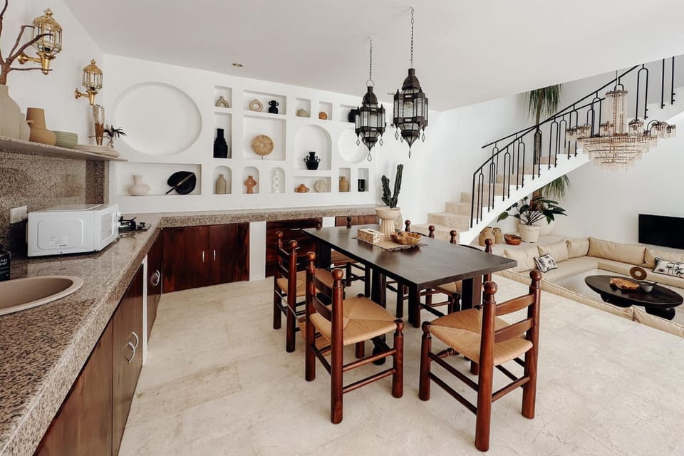 Kitchen or kitchenette, Living room, Seating area, Dining area, stove