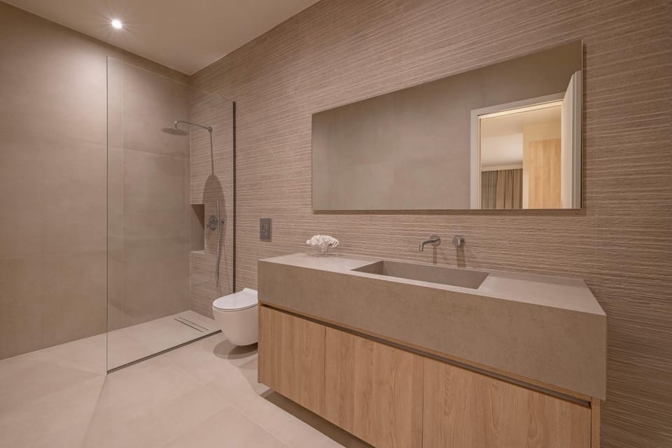 Shower, Toilet, Bathroom, towels