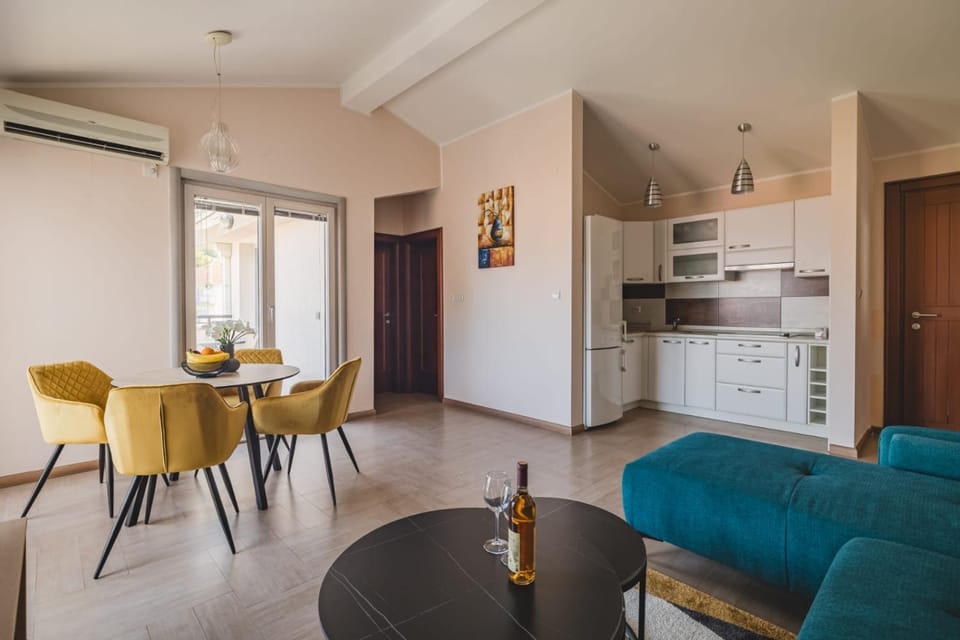 Kitchen or kitchenette, Living room, Seating area, Dining area, oven, pet friendly