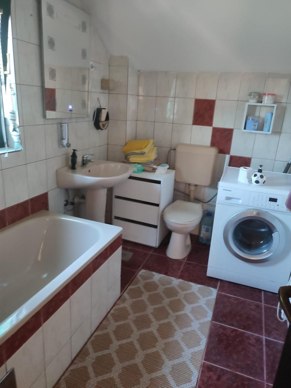 Toilet, Bathroom, Bath, towels, washing machine