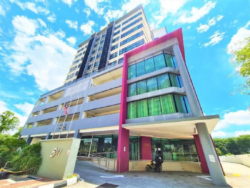 Facade/entrance