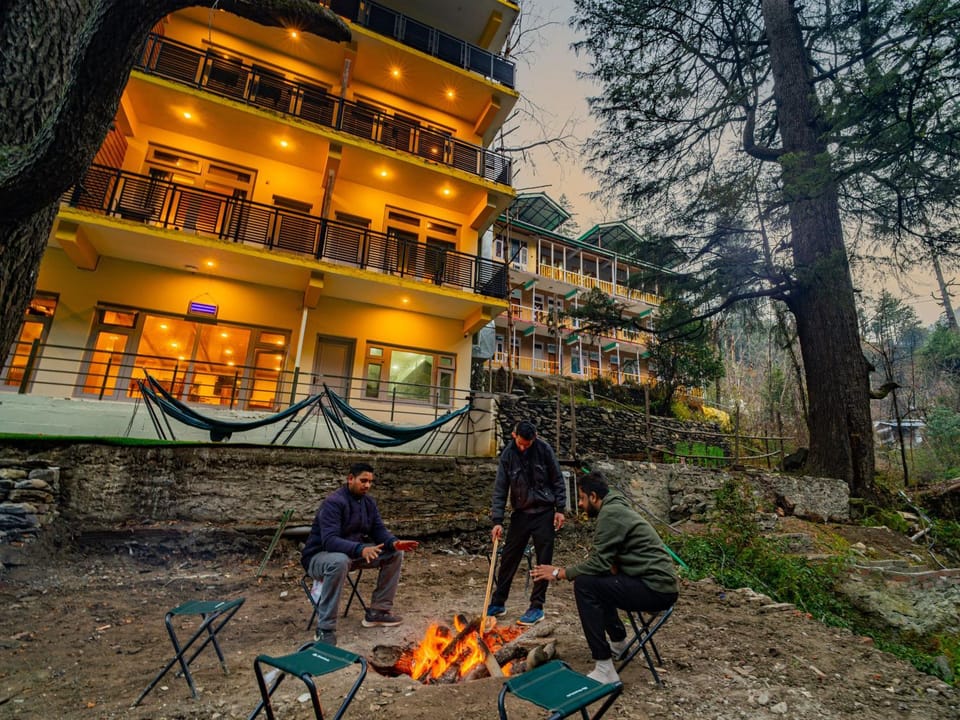 Property building, Day, People, Natural landscape, group of guests, fireplace
