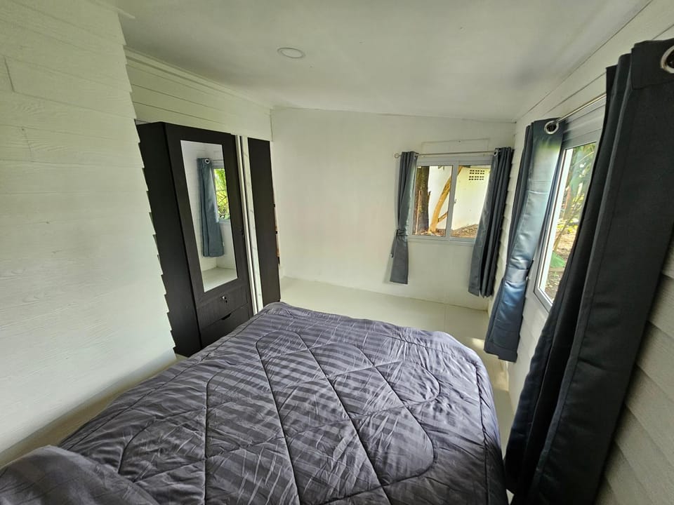 Bed, Photo of the whole room, Bedroom, wardrobe