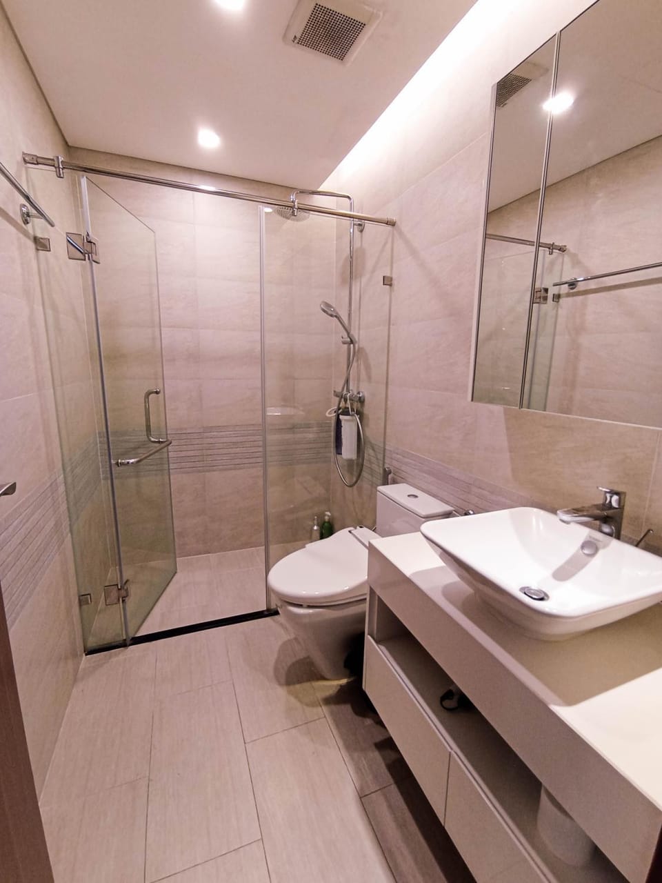 Luxury Apartment in Vinhomes Metropolis near Lotte Apartment in Hanoi