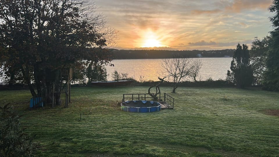 Maison au bord de l'eau Villa in Locmariaquer